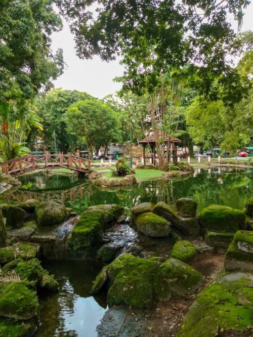 Coreto e área verde da Praça Batista Campos